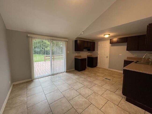 Building Photo - 18125 Thomas Ln