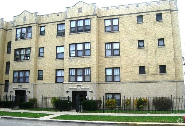 Building Photo - 4101 N Sacramento Ave