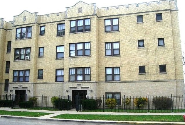 Building Photo - 4101 N Sacramento Ave