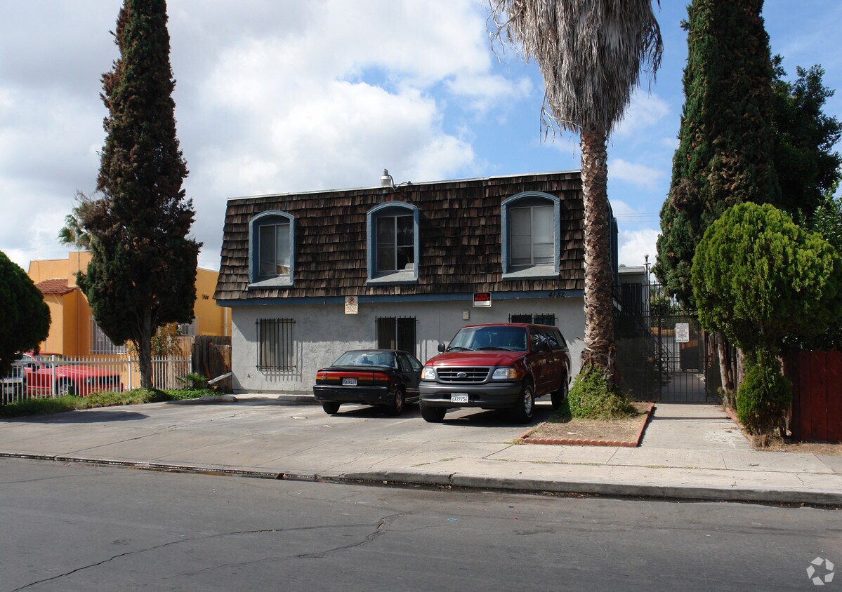 Primary Photo - 4182 Menlo Ave