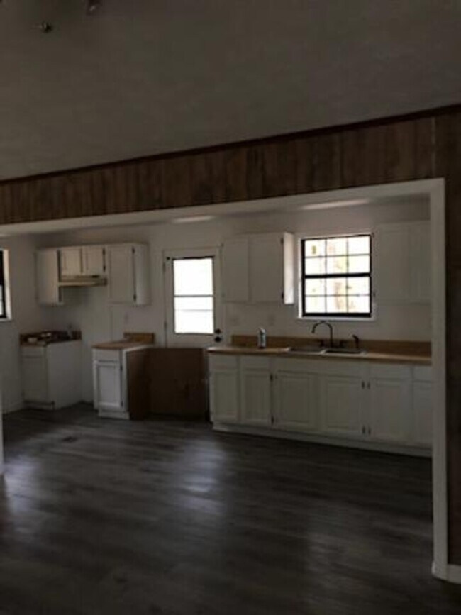 Building Photo - 424 James Boyakin Barnett Rd