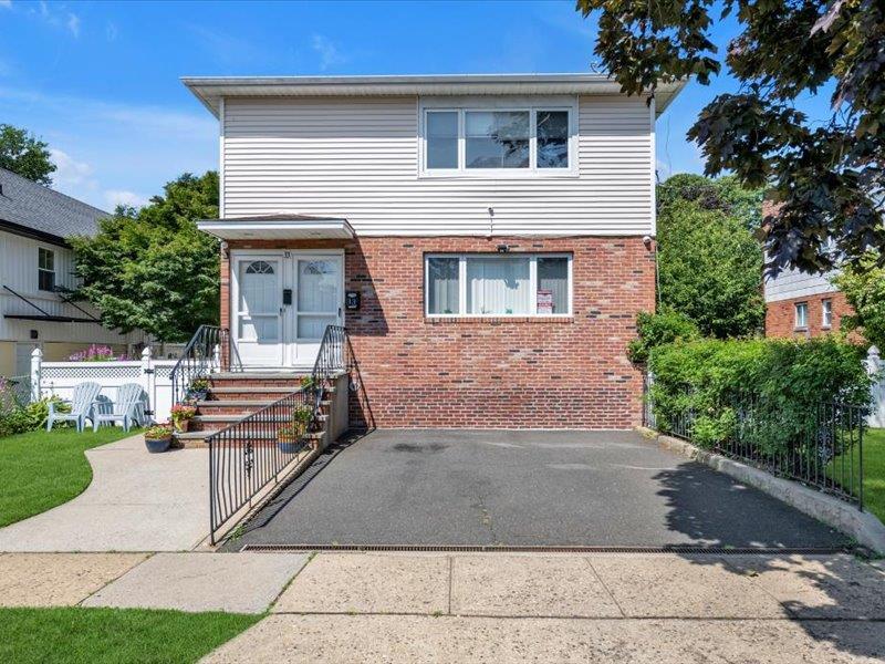 Foto principal - 33 Graywood Rd