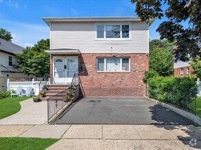 Building Photo - 33 Graywood Rd