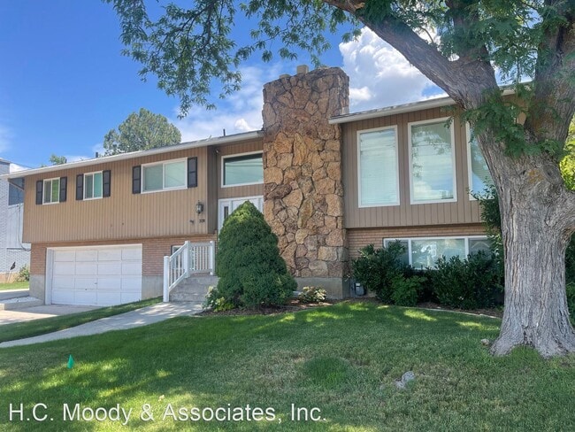 Building Photo - 4 br, 2.5 bath House - 3690 N. Canyon Rd.