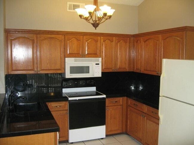 Foto del edificio - 5628 Pebble Brook Ln