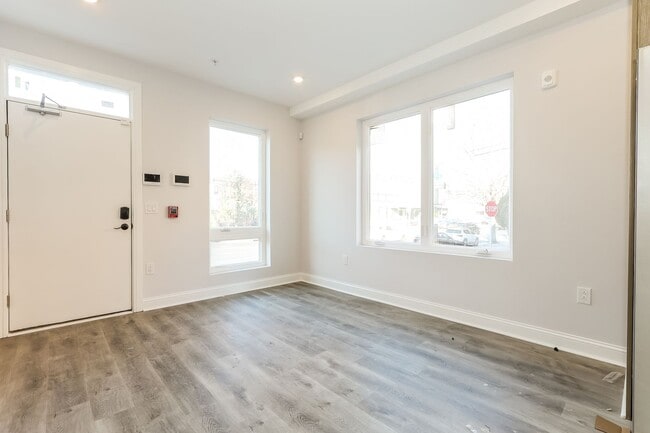 Building Photo - 953 Belmont Ave