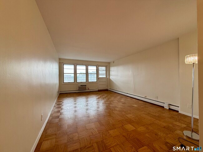 Foto del edificio - 30 Glenbrook Rd