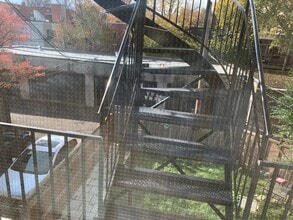 Building Photo - 5136 Av Papineau