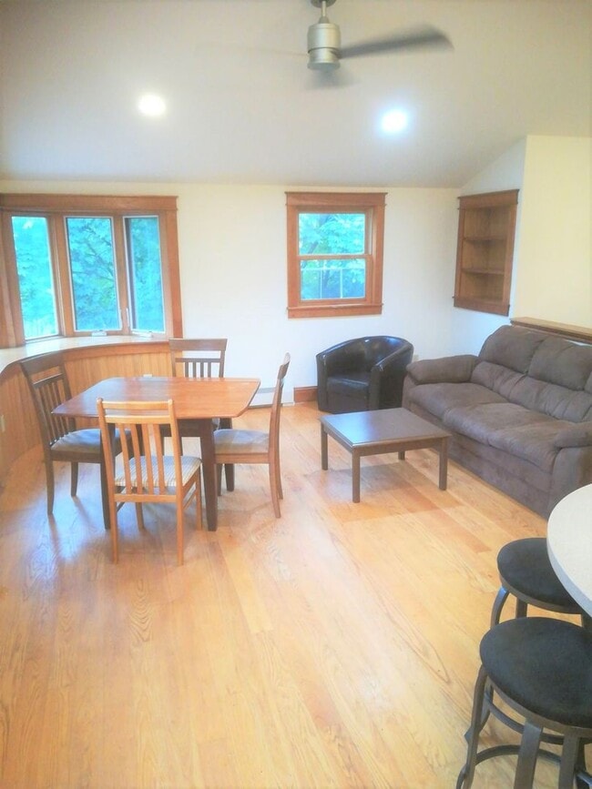 Foto del edificio - 201 S Aurora St