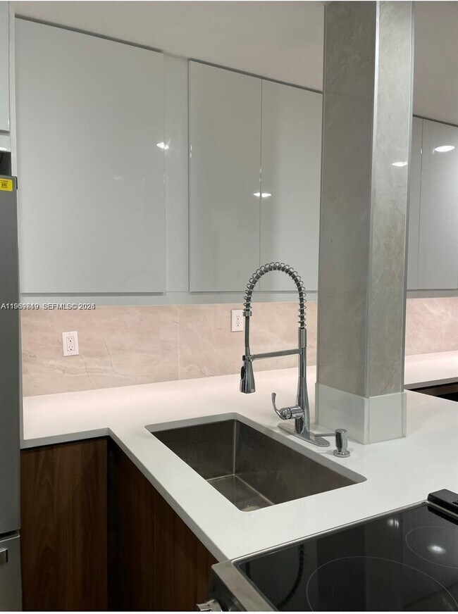 Foto del edificio - 1731 SE 15th St