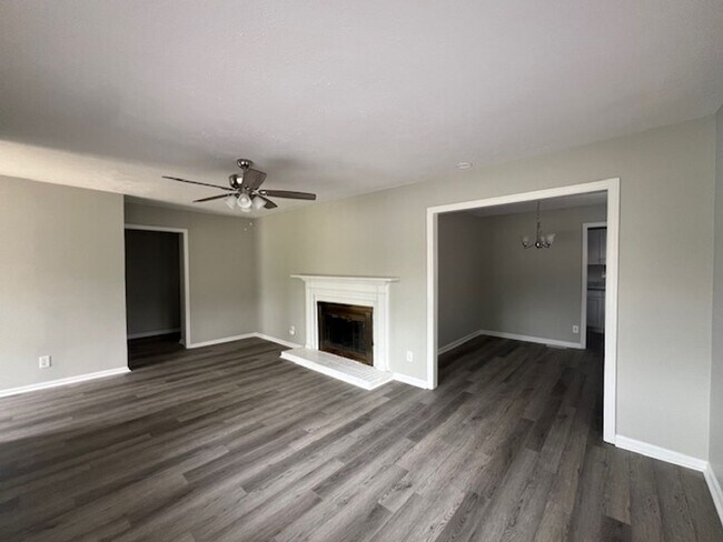 Building Photo - 1513 Mack St