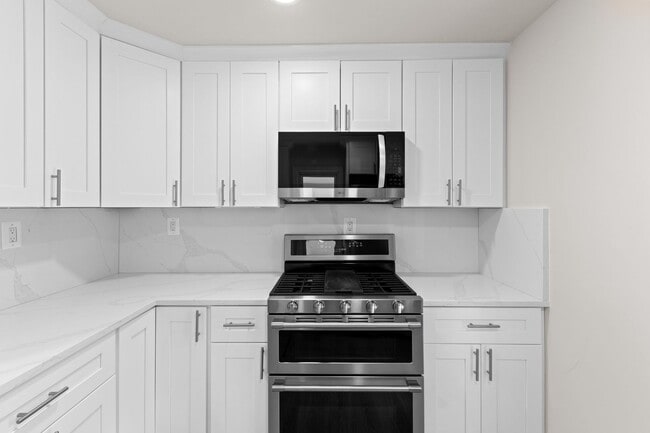 Building Photo - Renovated Charming Cape Cod in Takoma Park!
