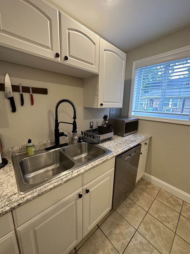 Dishwasher - 603 Maplewood Ave