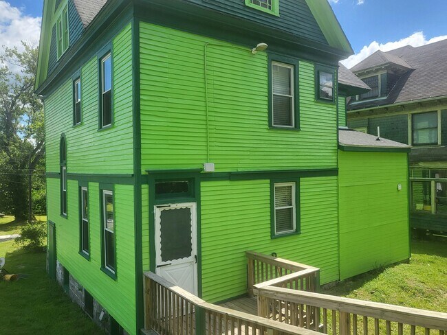 Building Photo - 258 S Irvine Ave