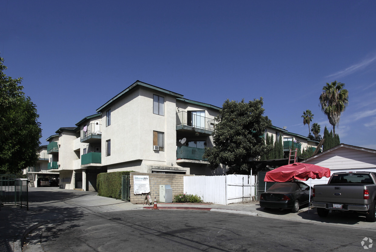 Primary Photo - Hillcrest Apartments