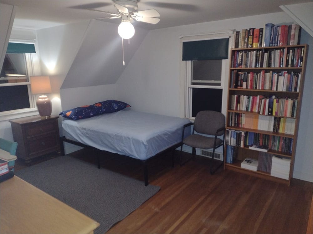 bedroom, viewed from door - 21 Oak St