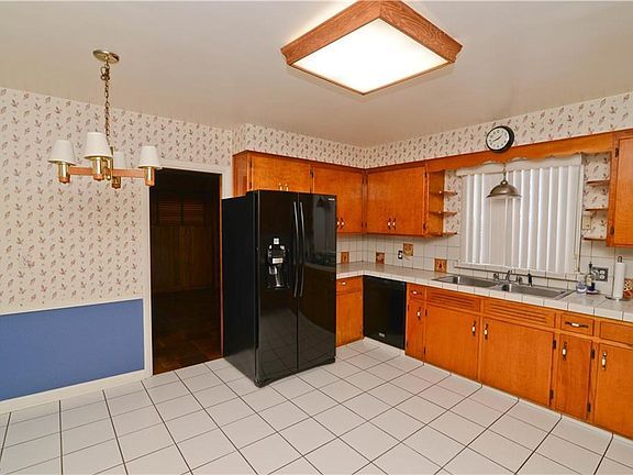 Kitchen - 228 Curry Pl