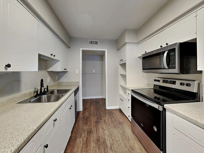 Foto del edificio - 926 N Waterview Dr