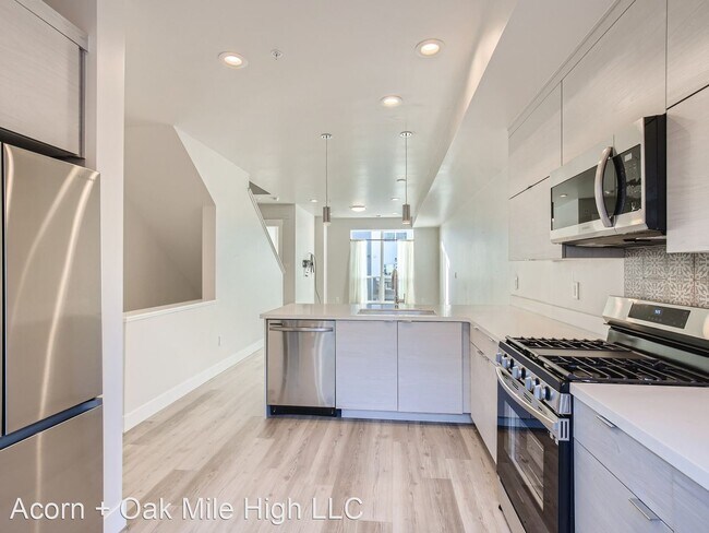 Building Photo - 2 br, 2.5 bath House - 3443 W 63rd Pl