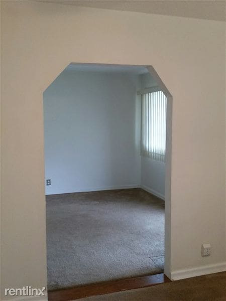 Building Photo - 1302 Vine St