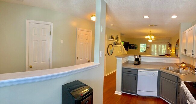 Foto del edificio - 466 Doane Way