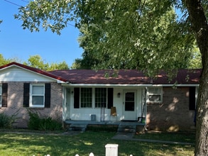 Building Photo - 625 Martha Ave