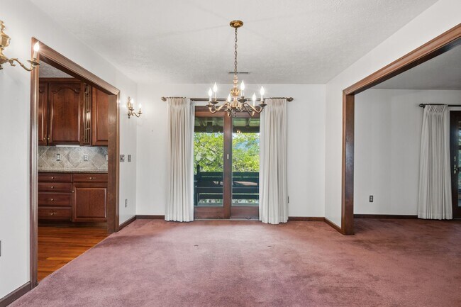 Foto del edificio - Spacious 5-Bedroom Home in Prestigious Blacksburg Country Club Estates