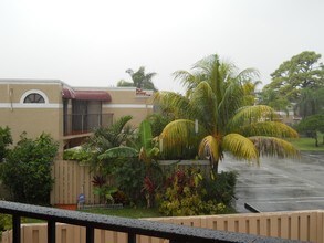 Building Photo - 3955 Village Dr