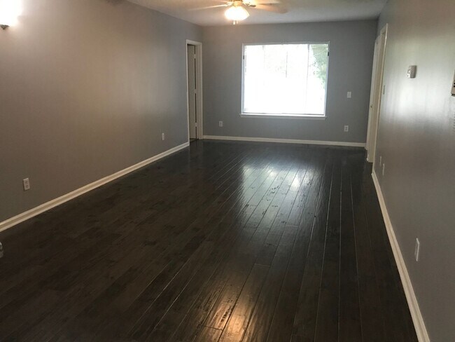 Foto del edificio - 1511 Graduate Ln