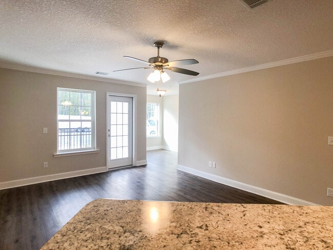 Foto del edificio - 1303 Veterans Pkwy