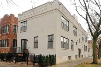 Building Photo - 2305 W Waveland Ave
