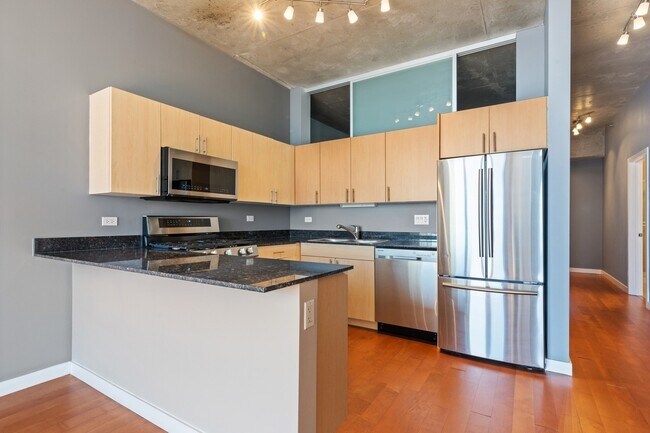 Building Photo - 235 W Van Buren St
