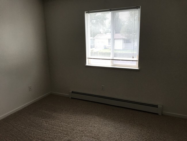 2 bedrooms - 4512 E 12th St