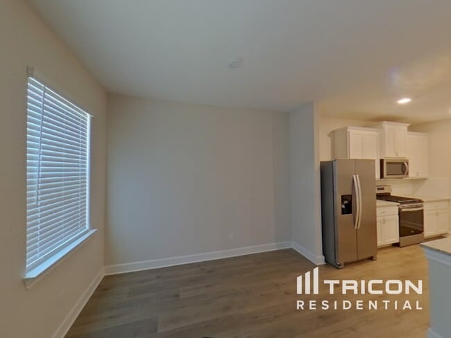 Building Photo - 1221 Bullock Dr