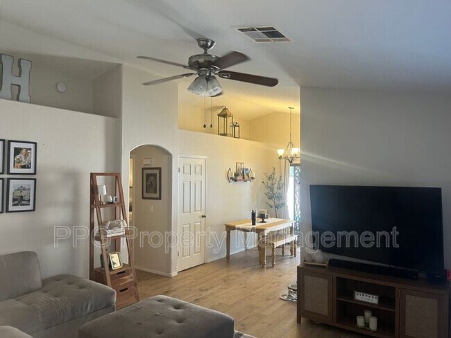 Foto del edificio - 16749 N 157th Ave