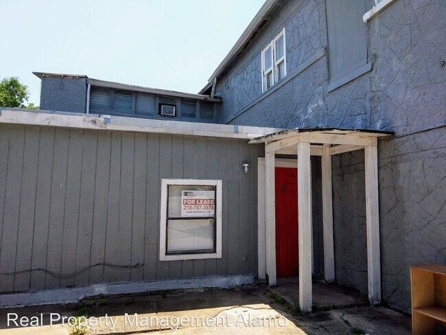 Building Photo - 323 E Carson