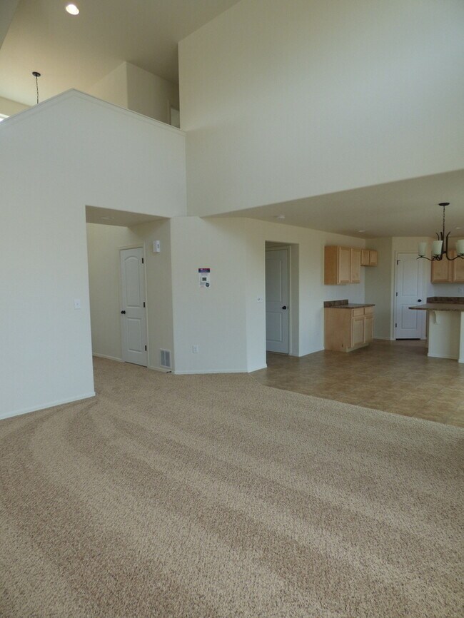 Foto del edificio - Spacious and Beautiful 3 Bed, 2.5 Bath Hom...