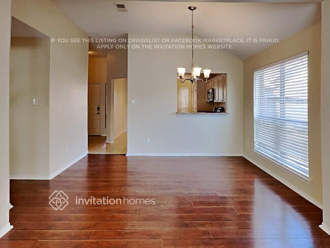 Foto del edificio - 6002 Lone Prairie Way