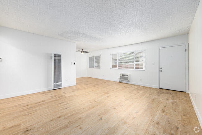 2BR, 1BA - 822SF - Living Room - 5330 Corteen