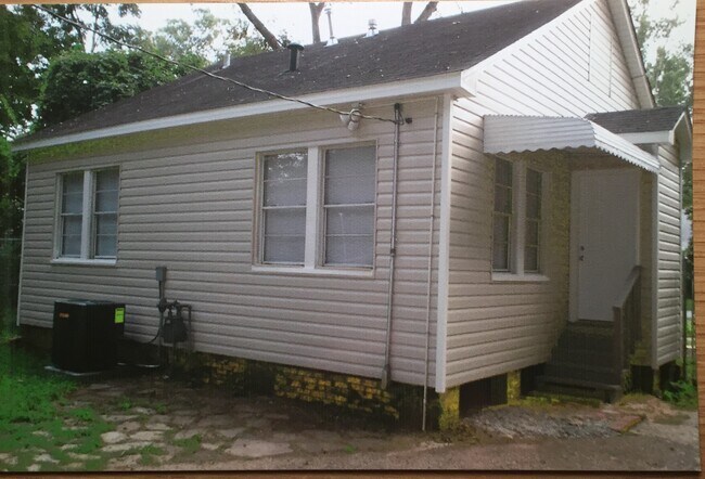 Back - 226 E Elmwood St
