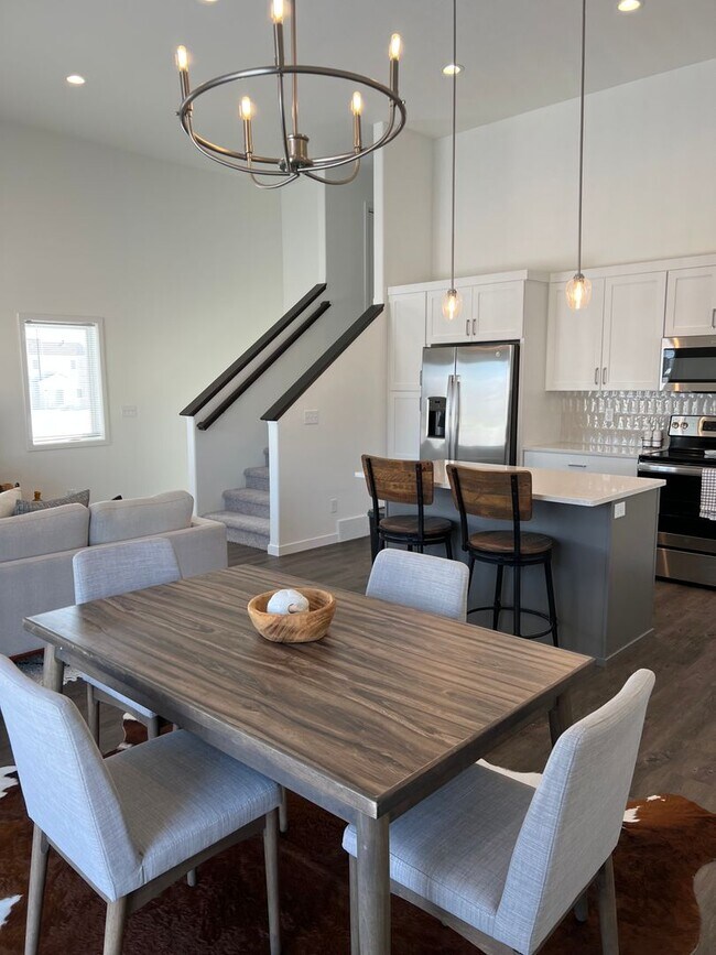 Building Photo - 3 Bed 2 Bath Single Family Home