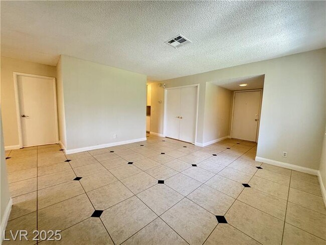Foto del edificio - 6121 Meadow Haven Ln