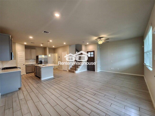 Building Photo - 1512 Lakeline Oak Dr