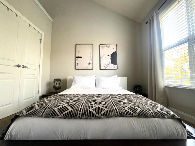 Building Photo - 914 Garden District Dr