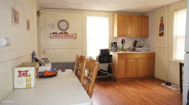 Foto del edificio - 2 br, 1.5 bath Duplex - 9R Winship St 9R-A