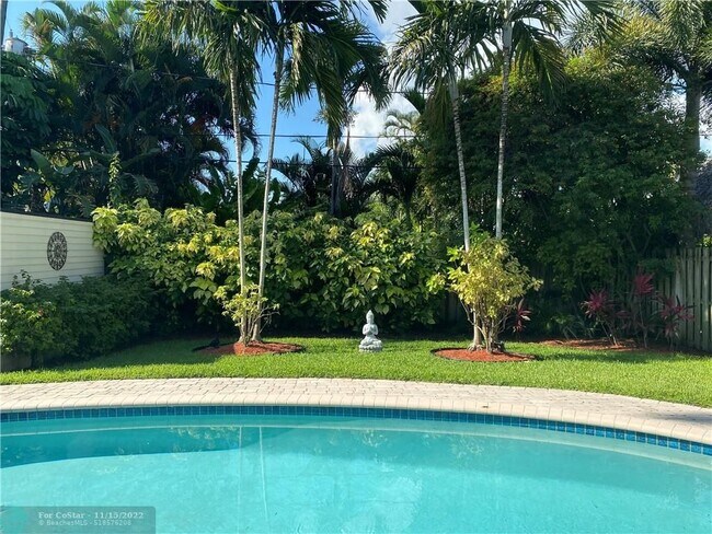 Foto del edificio - 2608 Hibiscus Pl