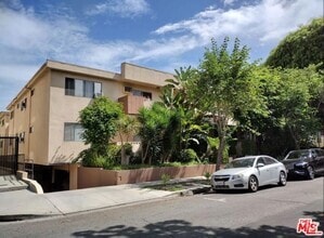 Building Photo - 650 Westmount Dr