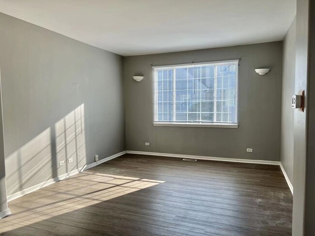 Building Photo - 3367 Ravinia Cir