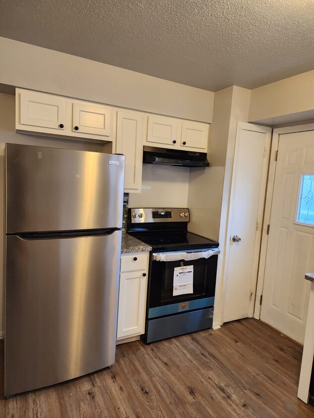 New stainless steel appliances - 2234 Rockspring Rd