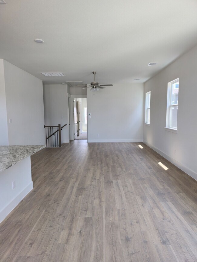 Foto del edificio - 808 Meadowcrest Dr